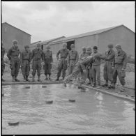 Camp de l'Alma. Centre d'instruction du service du matériel n°3 (CISM 3). Différentes phases du parcours du combattant.