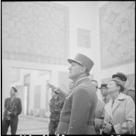 Timgad. Tournée d'adieu du général Crépin. Visite du musée.