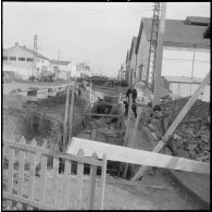 Alger. Les tubes qui amèneront le gaz d'Hassi R'Mel pour la ville d'Alger.