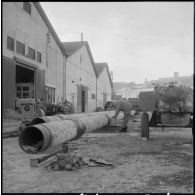 Alger. Les tubes qui amèneront le gaz d'Hassi R'Mel pour la ville d'Alger.