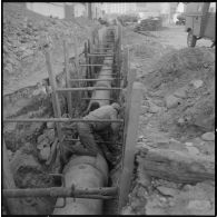 Alger. Les tubes qui amèneront le gaz d'Hassi R'Mel pour la ville d'Alger.