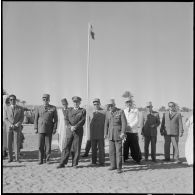 Ouled Sayah. Inauguration de la mairie. Les autorités sur la place du village.