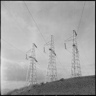 Région d'Alger. La ligne haute tension.
