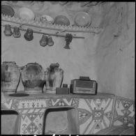 Kabylie. L'intérieur d'une maison kabyle.