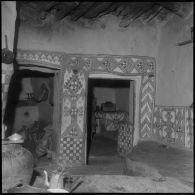 Kabylie. Un intérieur kabyle.