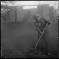 Kenadsa - Colomb-Béchar. Le lavoir et triage du charbon.