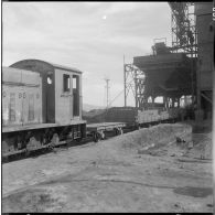 Kenadsa - Colomb-Béchar. Le lavoir et triage du charbon.