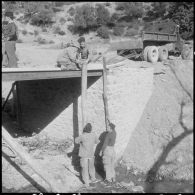 Chaîne des Babors. 69e bataillon du génie (BG). L'Etayage du pont.