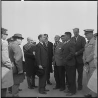 Edjeleh. Michel Debré visite les installations pétrolières.