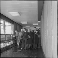 Edjeleh. Michel Debré visite les installations pétrolières.