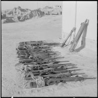 Negrine. Armes récupérées aux rebelles.