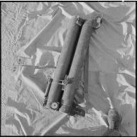 Negrine. Arme saisie aux rebelles : lance-roquettes.