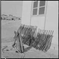 Negrine. Armes récupérées aux rebelles.