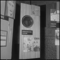 Alger. Hall du journal Le Bled. Exposition "Activités et loisirs". Pyrogravure cuivre.