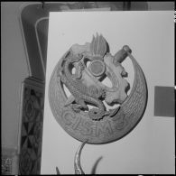 Alger. Hall du journal Le Bled. Exposition "Activités et loisirs". Insigne du centre d'instruction du service du matériel n°3 (CISM 3).