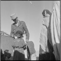 In Amenas. Un chef de centre administratif saharien (CAS) visite ses citoyens.