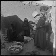 In Amenas. Un chef de centre administratif saharien (CAS) visite ses citoyens.