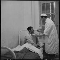 Un rebelle malade capturé sur le barrage marocain.