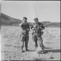 Algérie. 4e compagnie saharienne portée de légion (CSPL). Liaison radio.