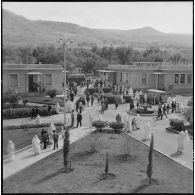 Tlemcen. Hôpital civil. La population circulant dans l'hôpital.
