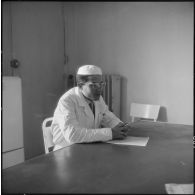 Tlemcen. Hôpital civil. Portrait d'un homme.