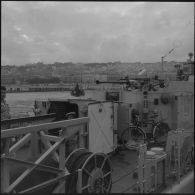 Alger. Port. Escorteur côtier "L'enjoué" (P647).