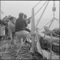 Alger. Port. Canot de sauvetage de l'escorteur côtier "L'enjoué" (P647).