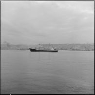 Alger. Port. Le cargo Medea.