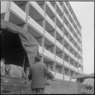 Alger. Déménagement à la cité Diar-es-Schems.