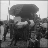 Alger. Déménagement à la cité Diar-es-Schems.