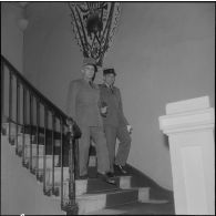 Alger. Le général Olié en compagnie du commandant Maire.