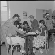 Touggourt. Centre féminin. Atelier de couture.