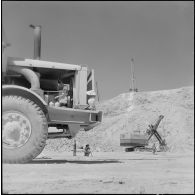 Saint-Lucien. CADO (ciments artificiels d'Oranie). Travail à la carrière.