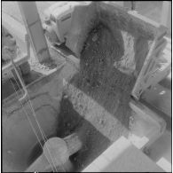 Saint-Lucien. CADO (ciments artificiels d'Oranie). Le concasseur à la sortie de la carrière.