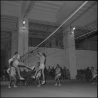 Maison Carrée. Pendant le match de volley-ball opposant le centre d'instruction du train n°160 (CIT 160) au 8e régiment d'infanterie alpine (RIA).
