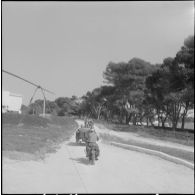 Alger. La compagnie de circulation routière n°210 (CCR 210) sur une route.