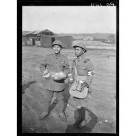 Versailles. Départ des troupes siamoises pour le front. Les vivres pour le voyage. [légende d'origine]