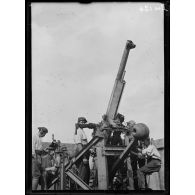 La Panne, Belgique, batterie demi fixe contre avions affectée à la défense de la résidence royale. [légende d'origine]