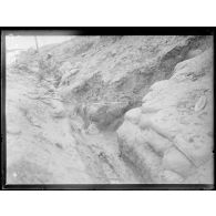 Près de Belloy-en-Santerre, anciennes tranchées allemandes. [légende d'origine]