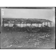 Belloy-en-Santerre, ruines dans le village. [légende d'origine]