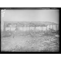Belloy-en-Santerre, ruines dans le village. [légende d'origine]