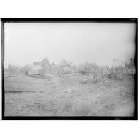 Belloy-en-Santerre, ruines dans le village. [légende d'origine]