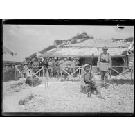 [La mission roumaine en visite dans un cantonnement..]
