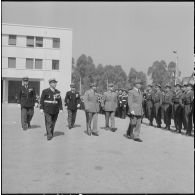 Alger. Prises d'armes. Revue d'armes par le général Vezinet.