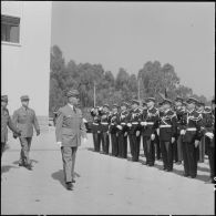 Alger. Prises d'armes. Revue d'armes par le général Vezinet.