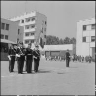 Alger. Prises d'armes. Le colonel Debrosse pendant le discours.