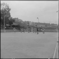 Maison Carrée. Stade de la Gendarmerie mobile. Finale d'Afrique du Nord (AFN) des championnats militaires de handball. Pendant le match.