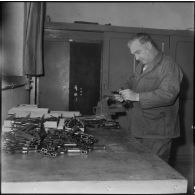 Centre de réparations de l'armement de petit calibre du corps d'armée de Constantine (CAC). Atelier des pistolets.