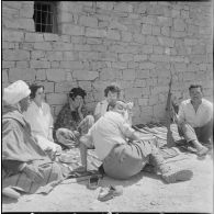 Invitation au café chez un commando de chasse.