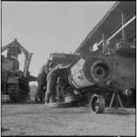 L'atelier régimentaire de chars du 9e hussard.
